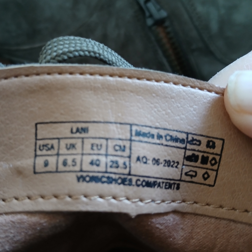 EUC Vionic Women's Lani Zip-Up Suede Boots 9 Olive Color - Picture 8 of 8